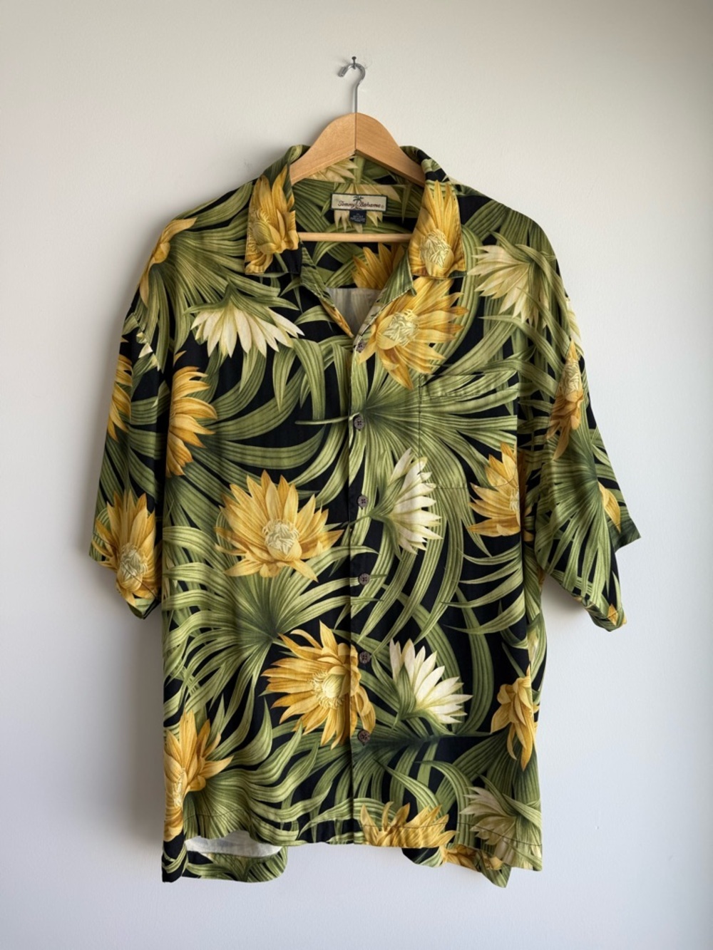 Tommy Bahama Silk Hawaiian Shirt XL Tropical Floral Button Up
